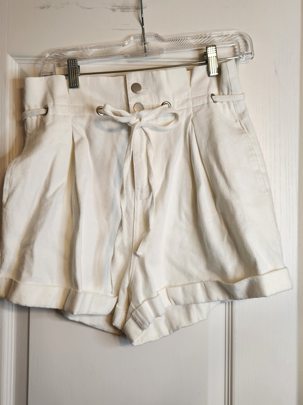 GILLI High Waist White Pleated Tie-Front Shorts